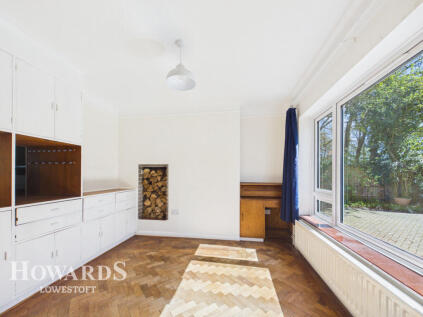 Gunton Avenue, Lowestoft