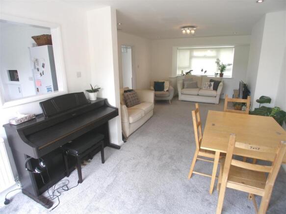 Lounge/Dining Room