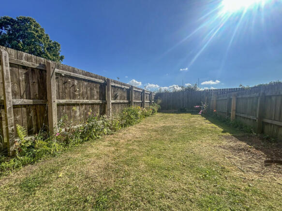 2 bed End of Terrace to rent Image 10
