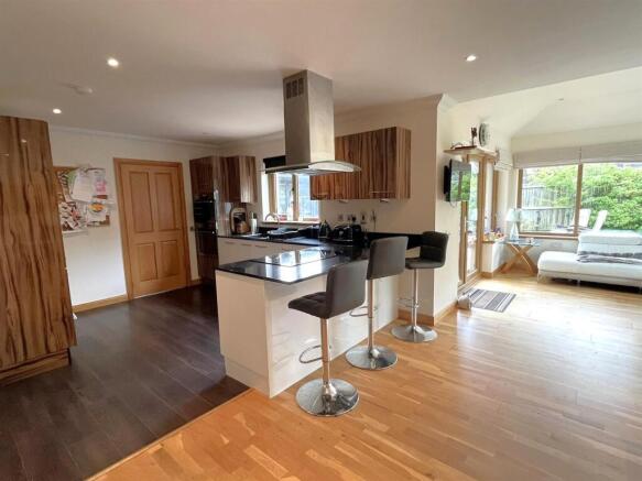 OPEN PLAN DINING KITCHEN / SUN ROOM