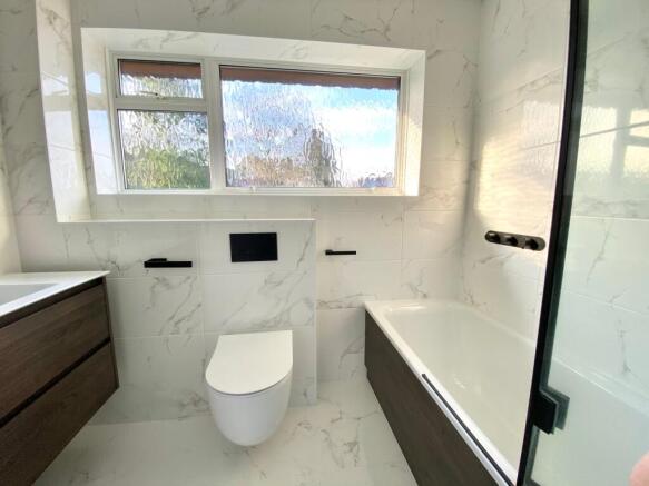 Farnham Close, Bovingdon, HP3 photo 4