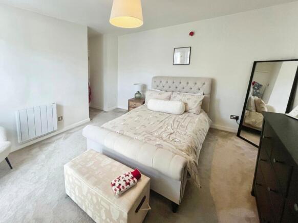 2 bed Apartment for sale Image 8