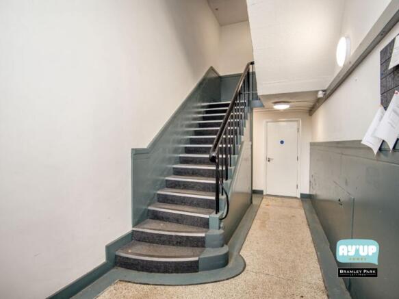 Studio to rent Image 11