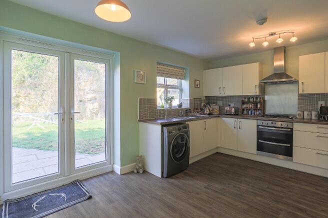 4 bed Detached for sale Image 5