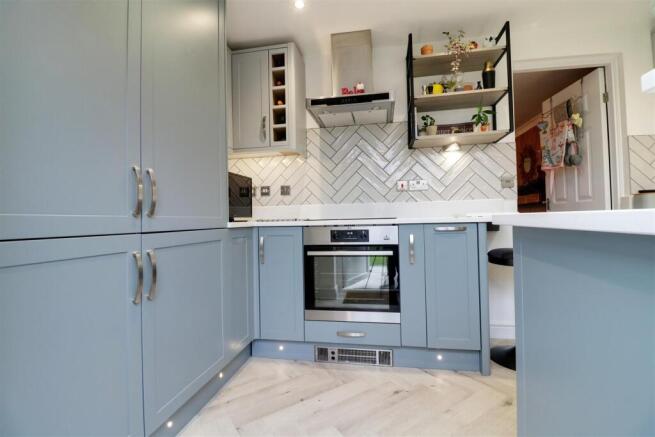 63 Berry Hill kitchen 3.jpg