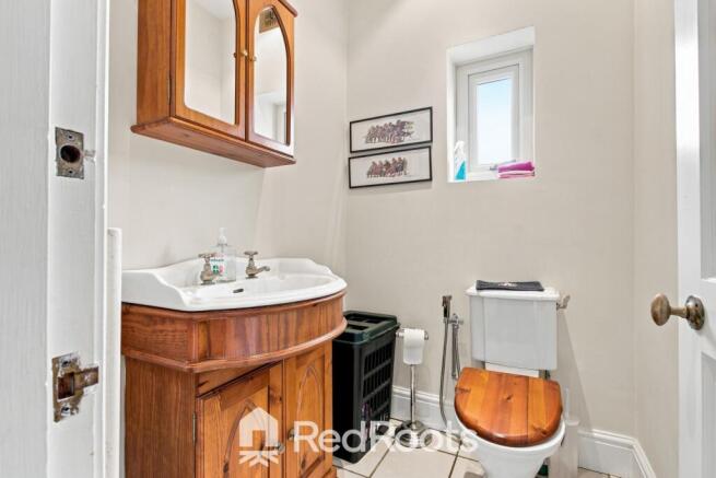 6 bed Semi-Detached for sale Image 7