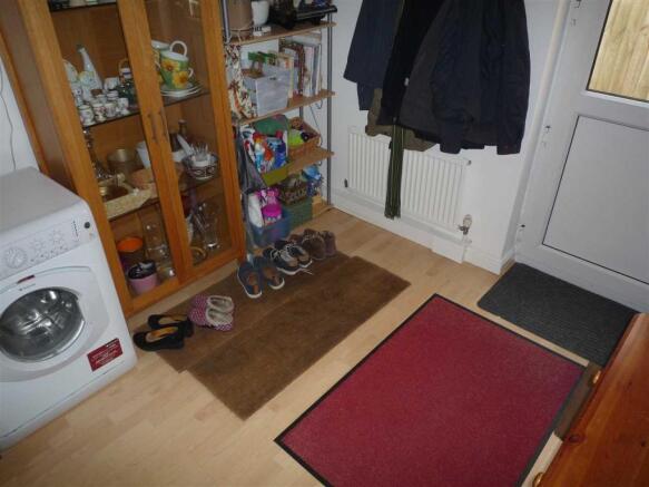 Boot Room/Side