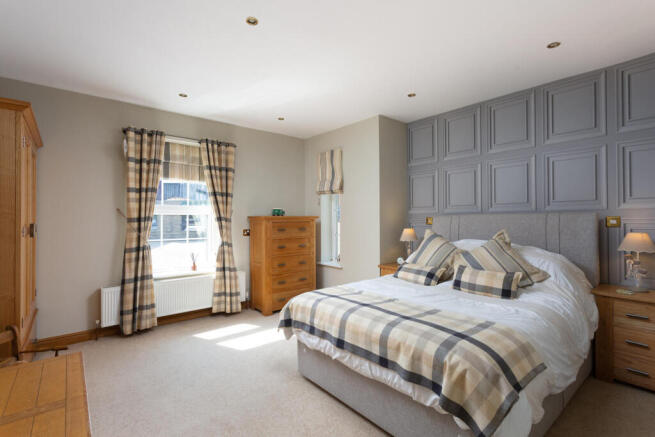 4 bed Detached for sale Image 8