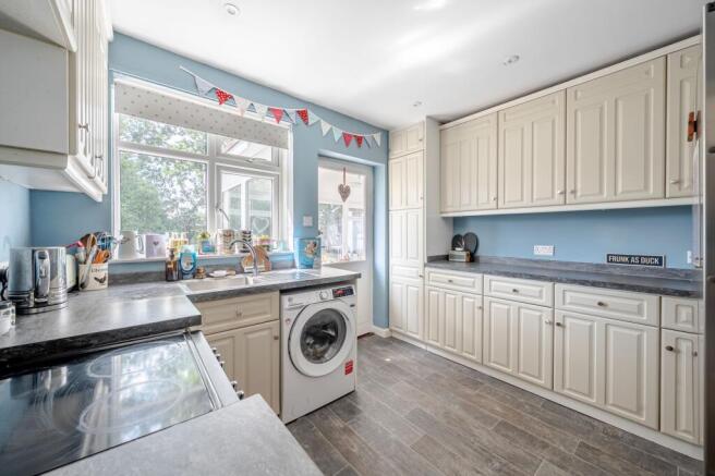 3 bed Detached for sale Image 9