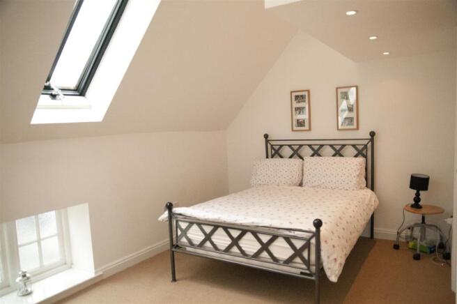 bedroom pic one.jpg