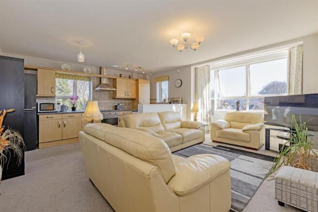 2 bed Apartment for sale Image 4