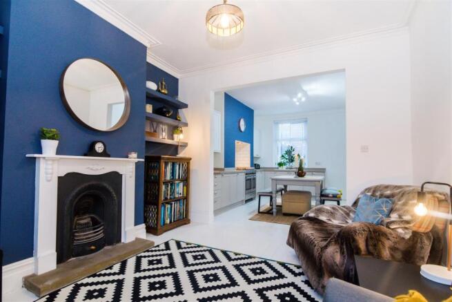 OPEN PLAN KITCHEN, DINING, LIVING