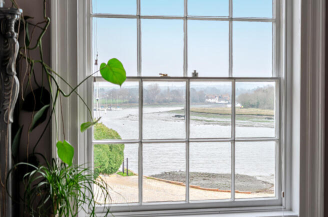 1375777-4-694a8c9...