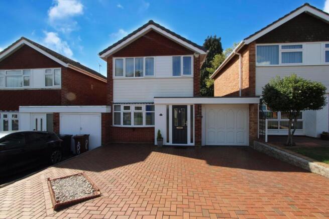 3-bed detached on Birches Rise, Willenhall, £270,000