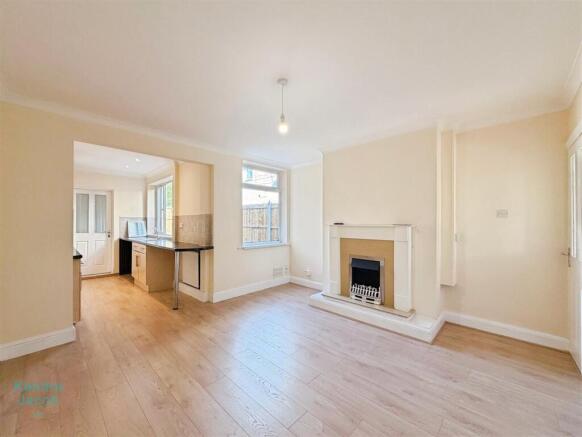 3 bed Semi-Detached for sale Image 6