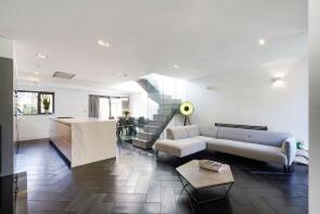 90, Camden Mews, London NW1 9BX