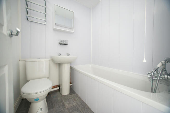 2 bed Terraced to rent Image 10