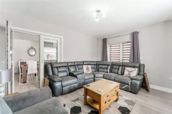 4 bed Bungalow for sale Image 4