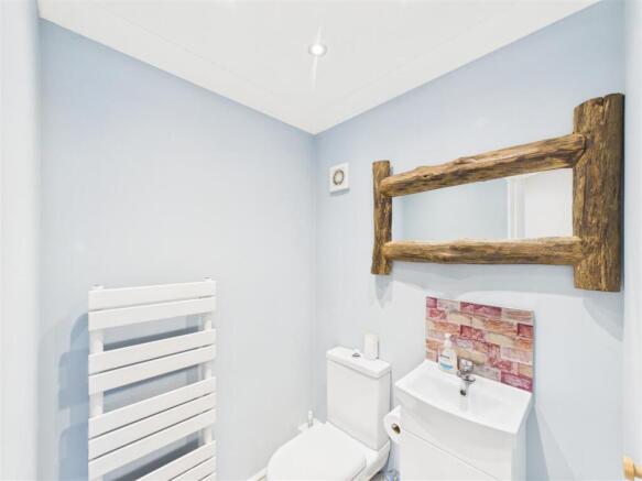 4 bed Detached for sale Image 8