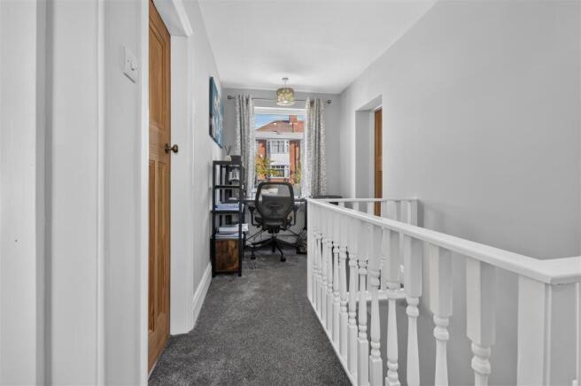 4 bed Semi-Detached for sale Image 12