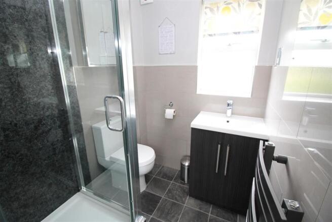 EN-SUITE SHOWER/ W.C.
