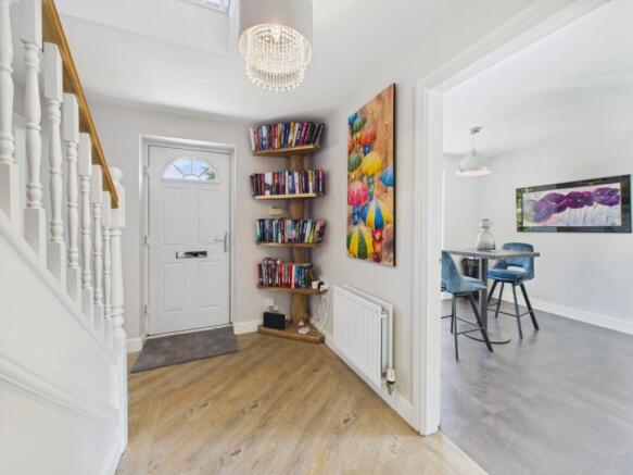 5 bed Detached for sale Image 8