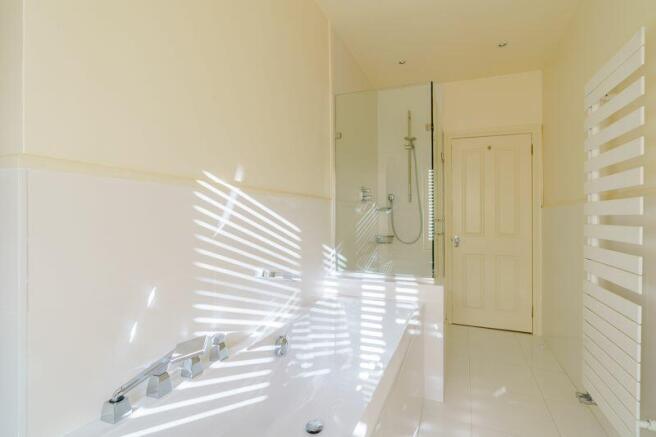 En-suite bathroom