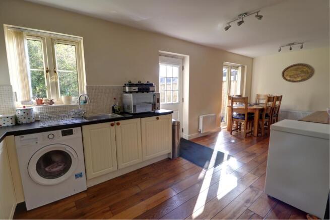 Kitchen diner (2)