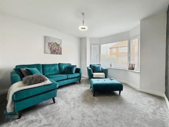 4 bed Semi-Detached for sale Image 7