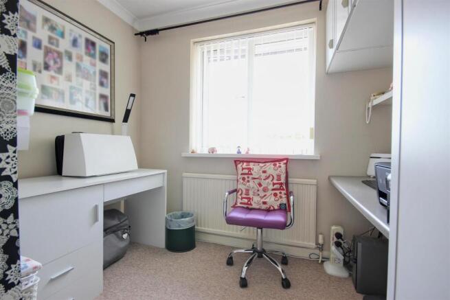 3 bed Semi-Detached for sale Image 8