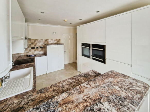 2 bed Duplex for sale Image 12
