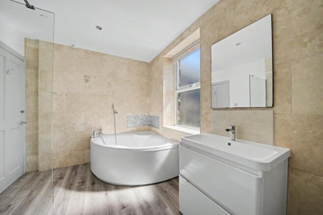 3 bed Terraced for sale Image 9