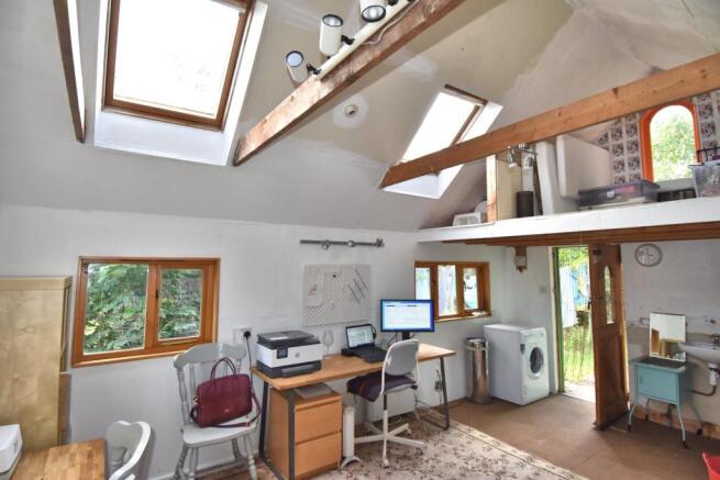 STUDIO/HOME OFFICE.