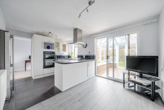 1435157-12-69c3f3...