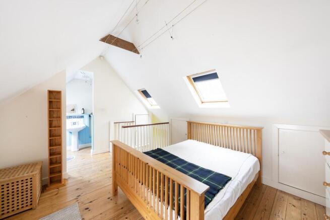 Bedroom ()