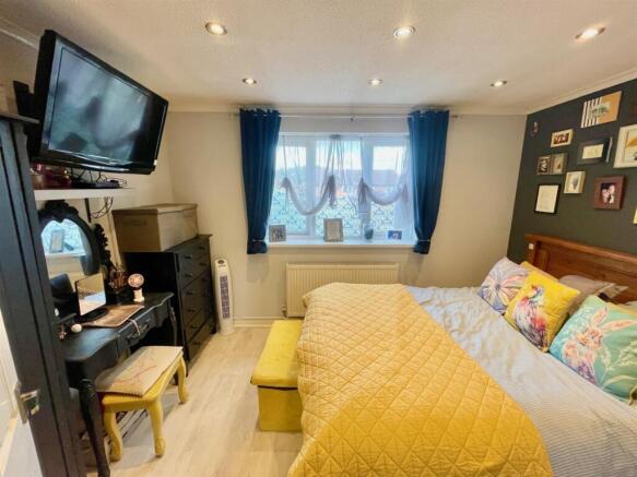 Bedroom 1.jpg