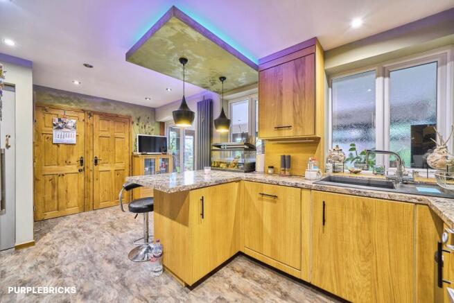 Baddow Close, Dagenham, RM10 photo 2