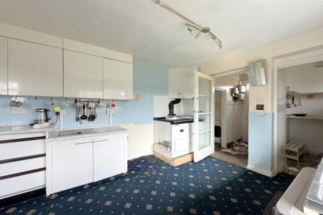5 bed Detached for sale Image 4