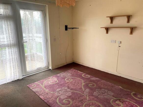 3 Holbrook View - Rear Room.jpg