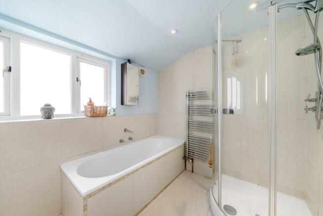 Bathroom 1.jpg