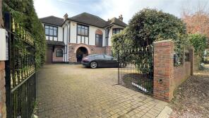 Broad Eaves, Arkley Drive, Arkley, Barnet EN5 3LN