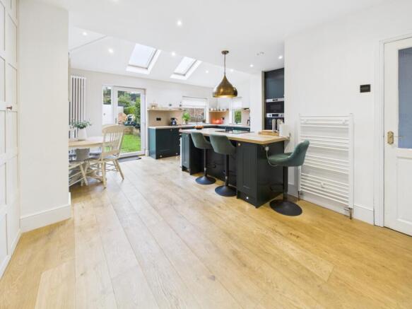 CAM04789G0-PR0022-STILL006