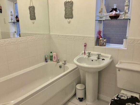 FAMILY BATHROOM