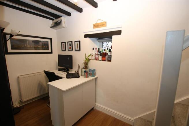 STUDY/SNUG AREA
