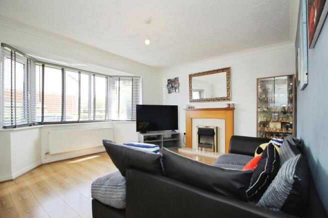 4 bed Detached for sale Image 5