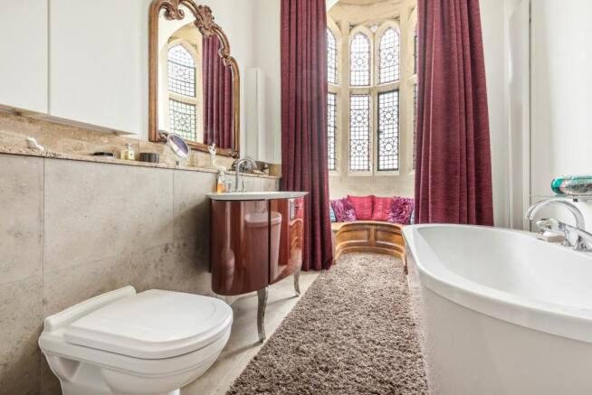 En-suite bathroom 
