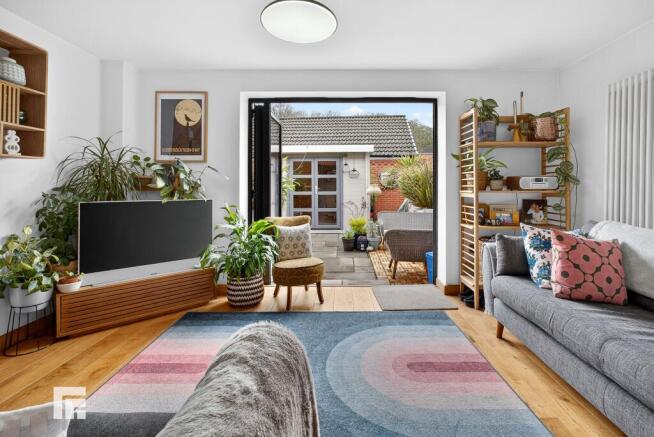 LOUNGE/DINING ROOM