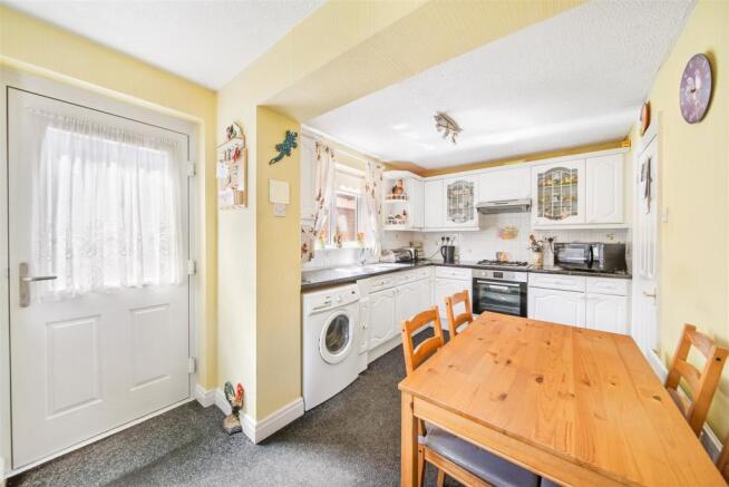 KITCHEN/DINING ROOM