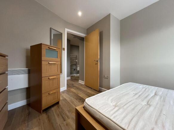 2 bed Flat to rent Image 9