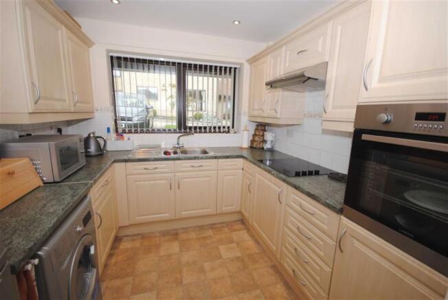 FITTED KITCHEN